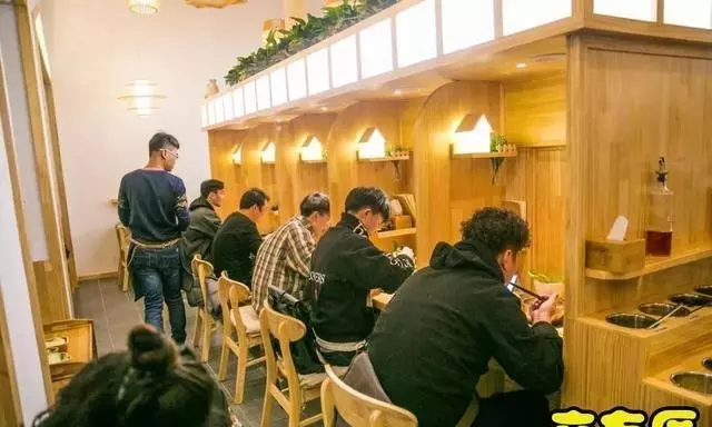 對于年輕食客,如何才能撩動他們的心呢?(圖6)